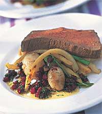 Vinmarinerad rostbiff med bönor