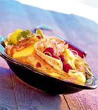 Crêpes med glassorbet och bär