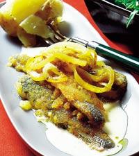 Stekt salt sill med skalpotatis