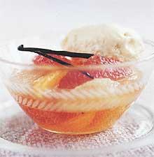 Citronparfait med fläder på citrusbädd