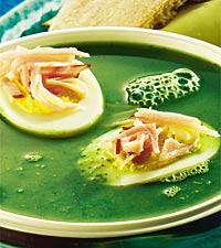 Grönkålssoppa med ägghalvor