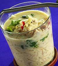 Thaikryddad kycklingsoppa