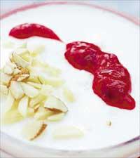 Yoghurtdessert med hallonpuré