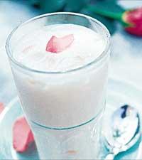 Läskande dryck med rosenvatten