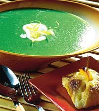 Grön ärtsoppa med ostknyten