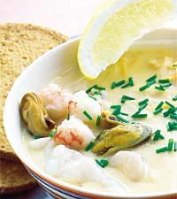 Fyllig fisksoppa med skaldjur