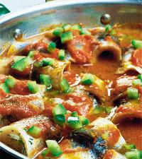 Pepparrotsströmming i röd sås