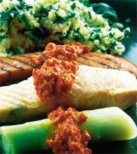 Kokt lax med bräckt chorizo