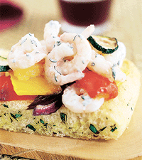 Medelhavsmacka räkor och grillade grönsaker