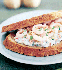 Skepparmacka med mycket mat i