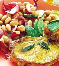 Salviakotletter med varm bönsallad