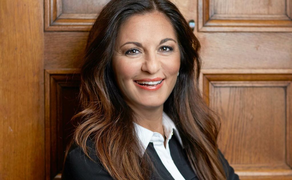 På Elisabeth Massi Fritz advokatbyrå arbetar 13 kvinnor som tillsammans hanterar sex språk. Foto: Peter Knutson