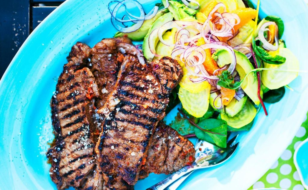 Grillad biff med vitlöksfärskost Foto: Elisabeth Johansson