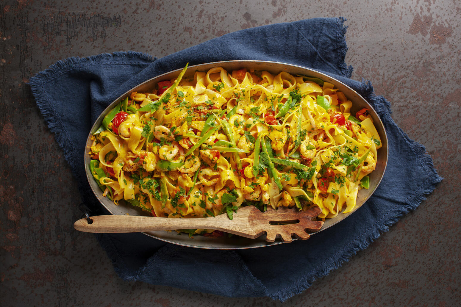 Gräddig pasta med räkor