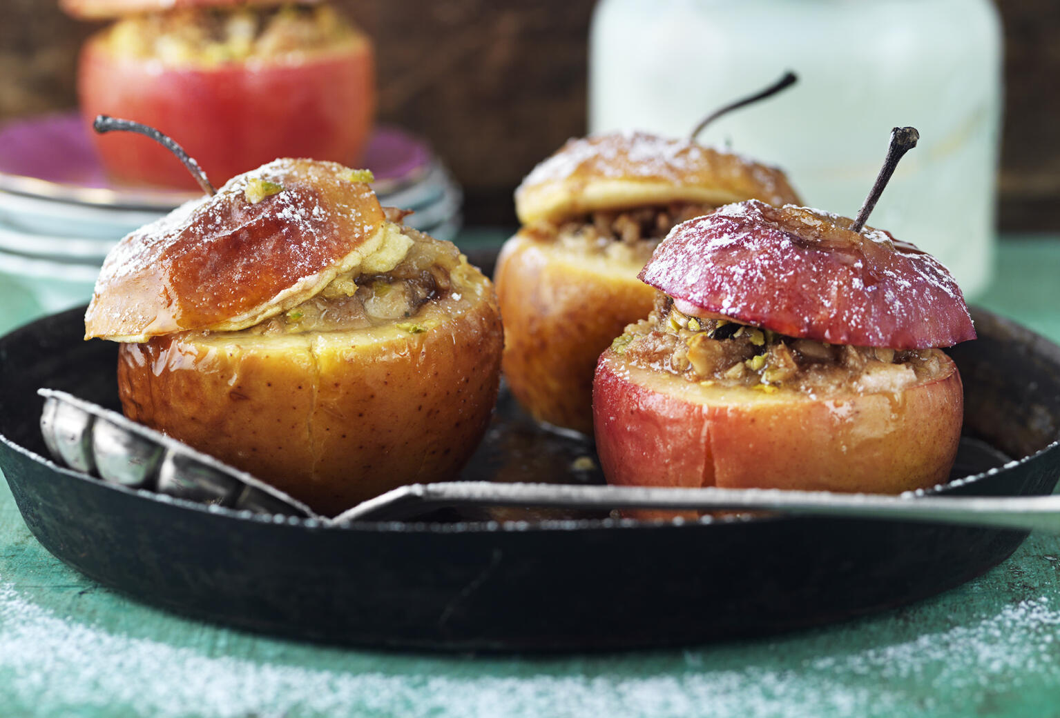 Ugnsäpplen med nötter