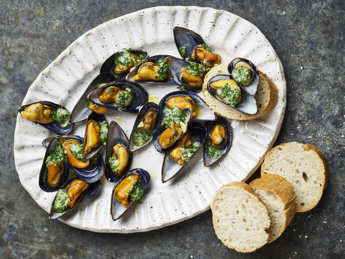 Blåmusslor med örtsmör