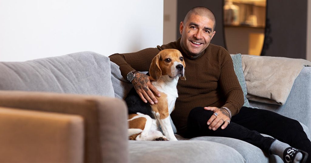 Efter elva år i Chile har Leo Méndez återvänt till Sverige en tid för att jobba som artist. Foto: Peter Jönsson