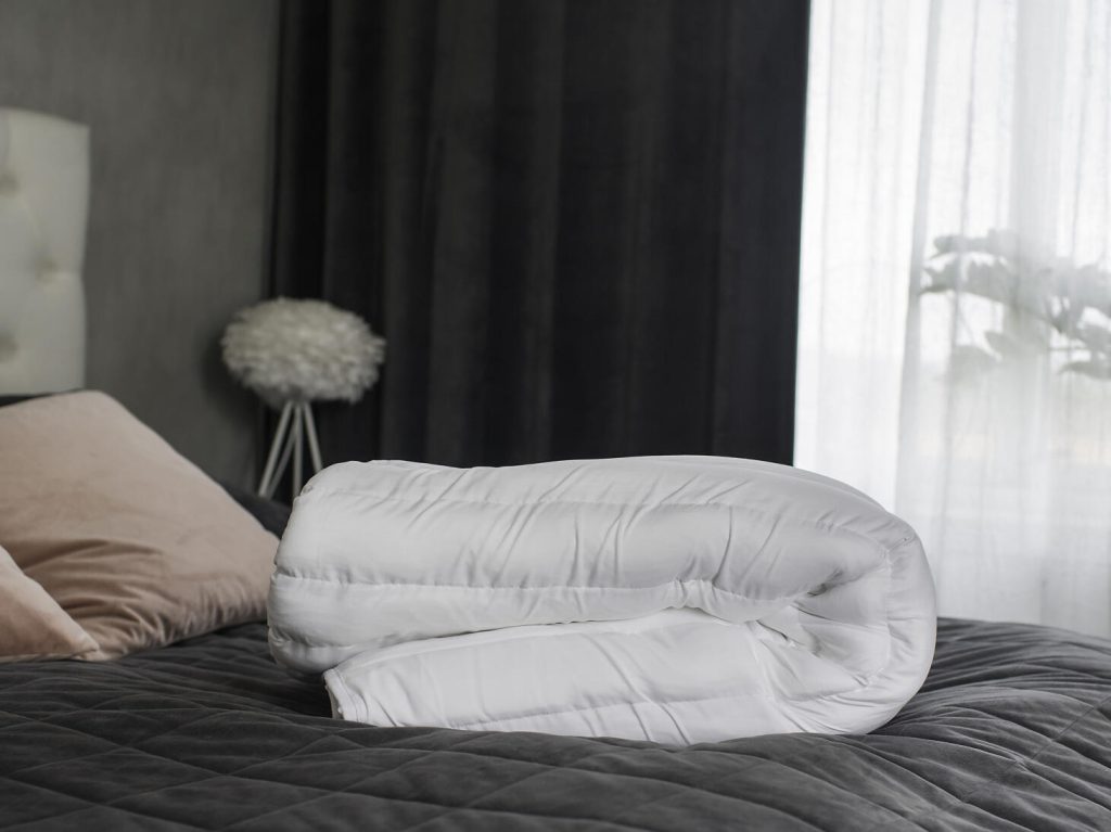 Ge dig själv en bättre sömn med ett tyngdtäcke från Cura. Foto: Cura