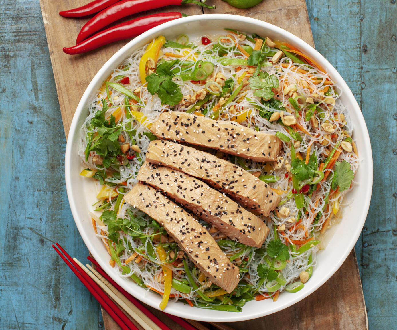 Sojainkokt lax med nudelsallad