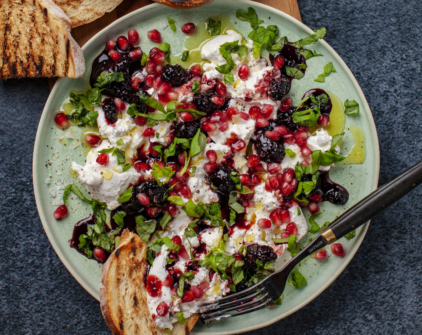 Burrata med balsambjörnbär