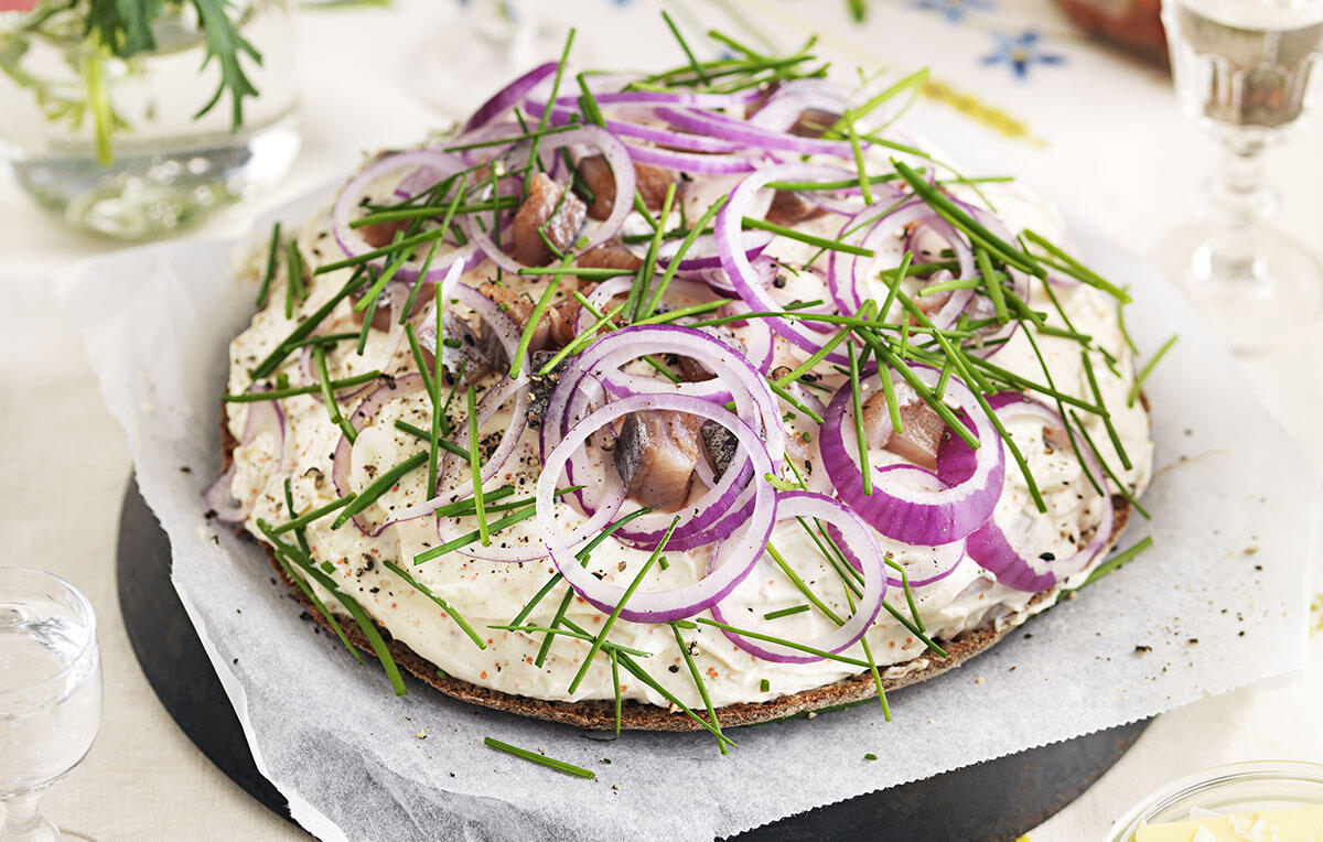 Enkel och snabb matjestårta  på rågbröd