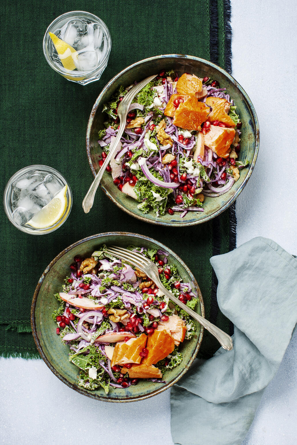 Vintersallad med varmrökt lax