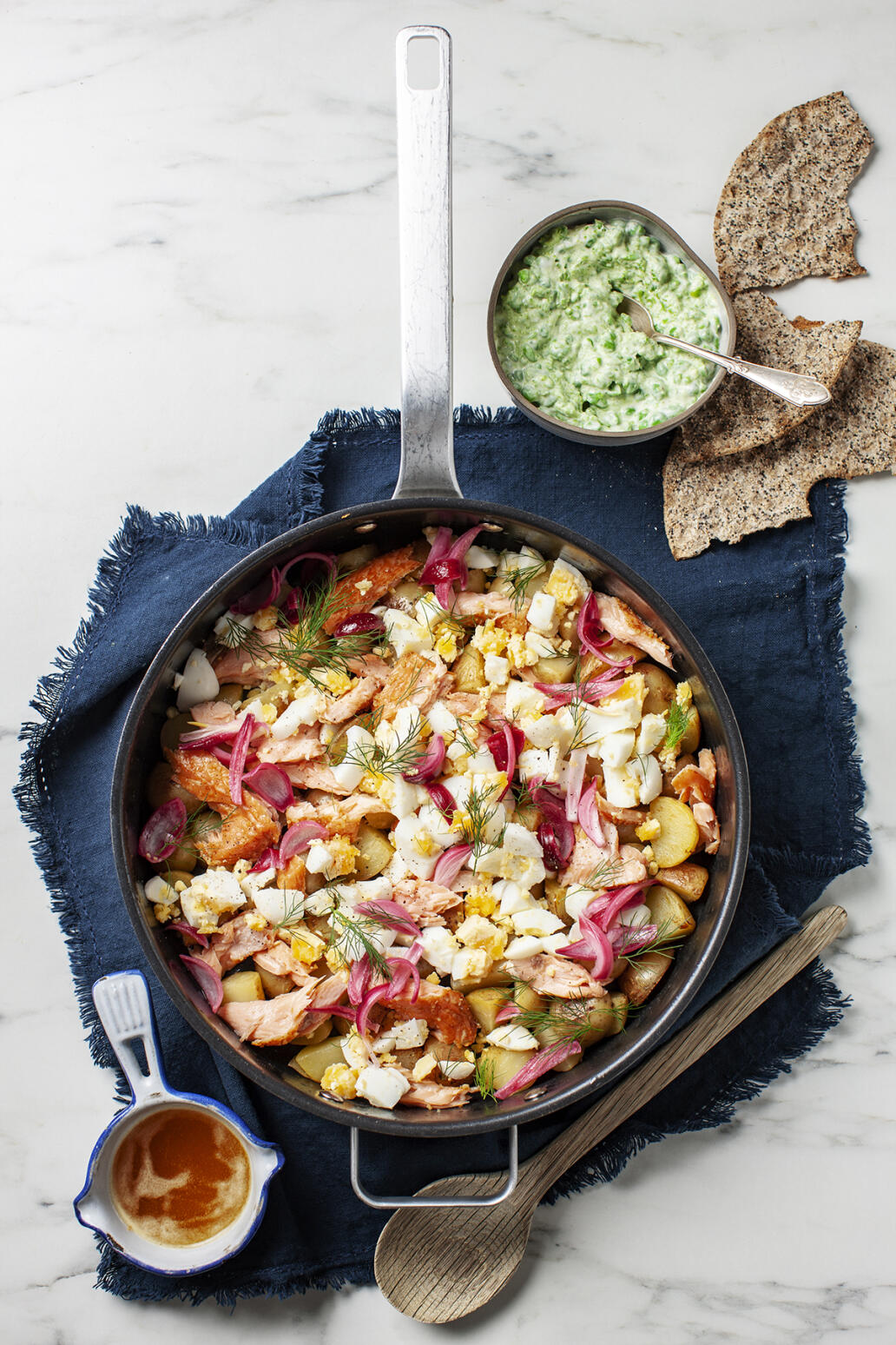 Potatispanna med ägg och lax