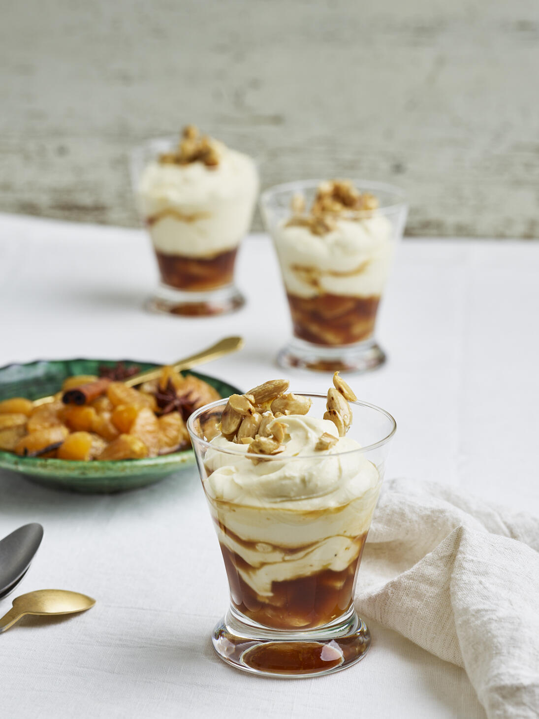 Vit chokladmousse med klementiner i lag