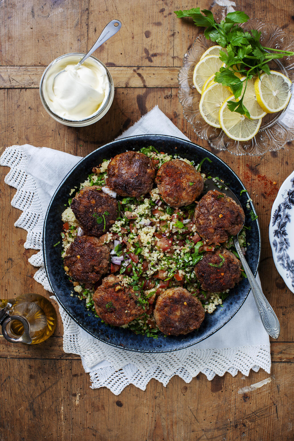 Nötfärsbiffar med bulgursallad