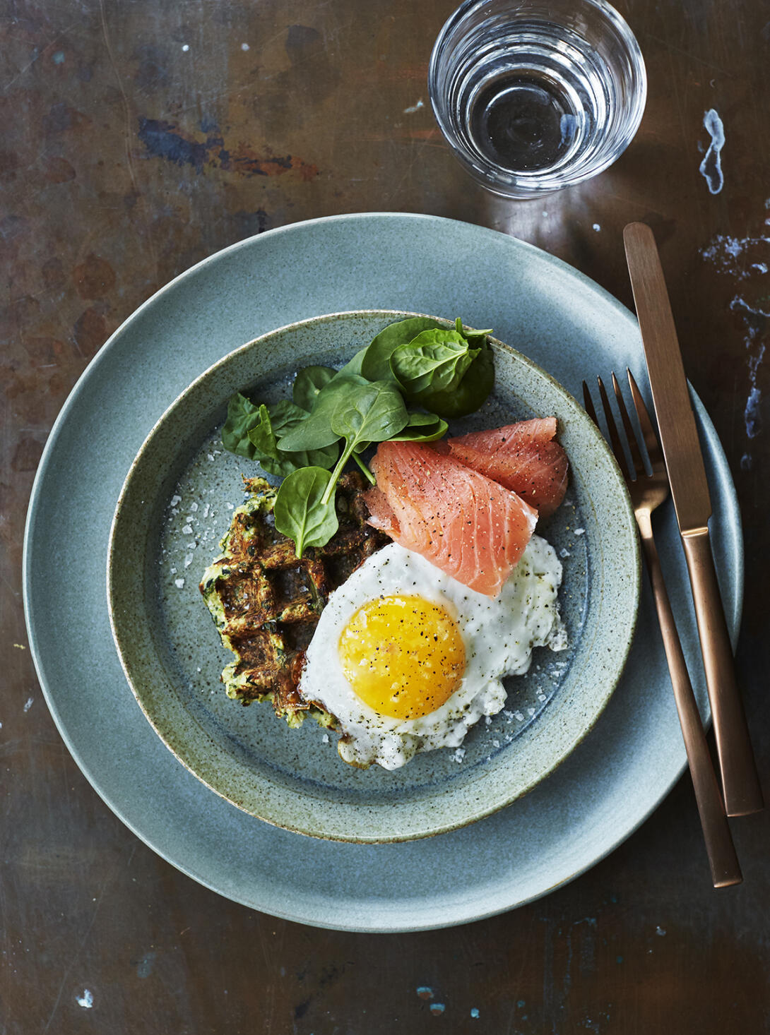 Blomkålsvåfflor med rökt lax