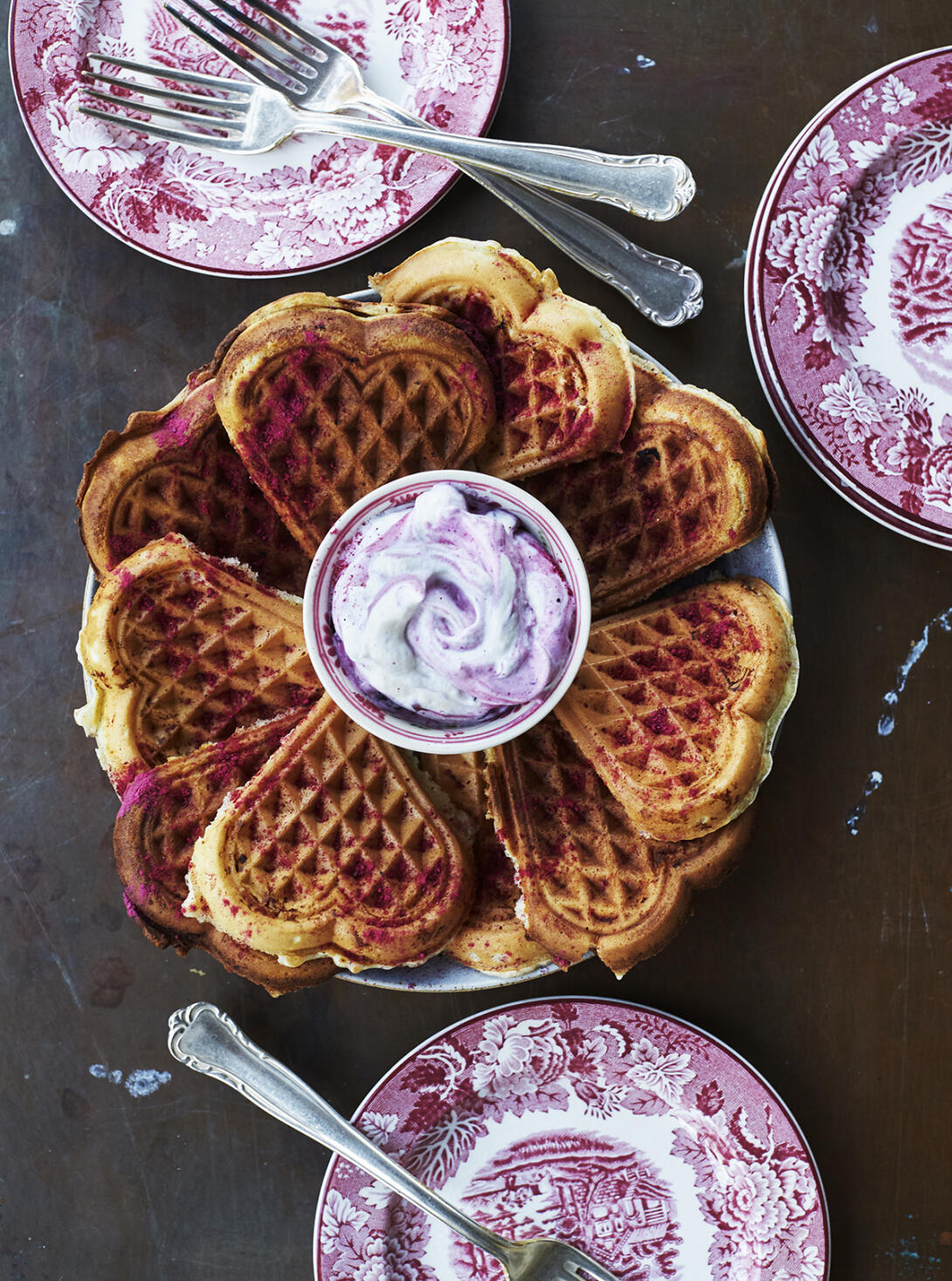 Dessertvåfflor med bär och grädde
