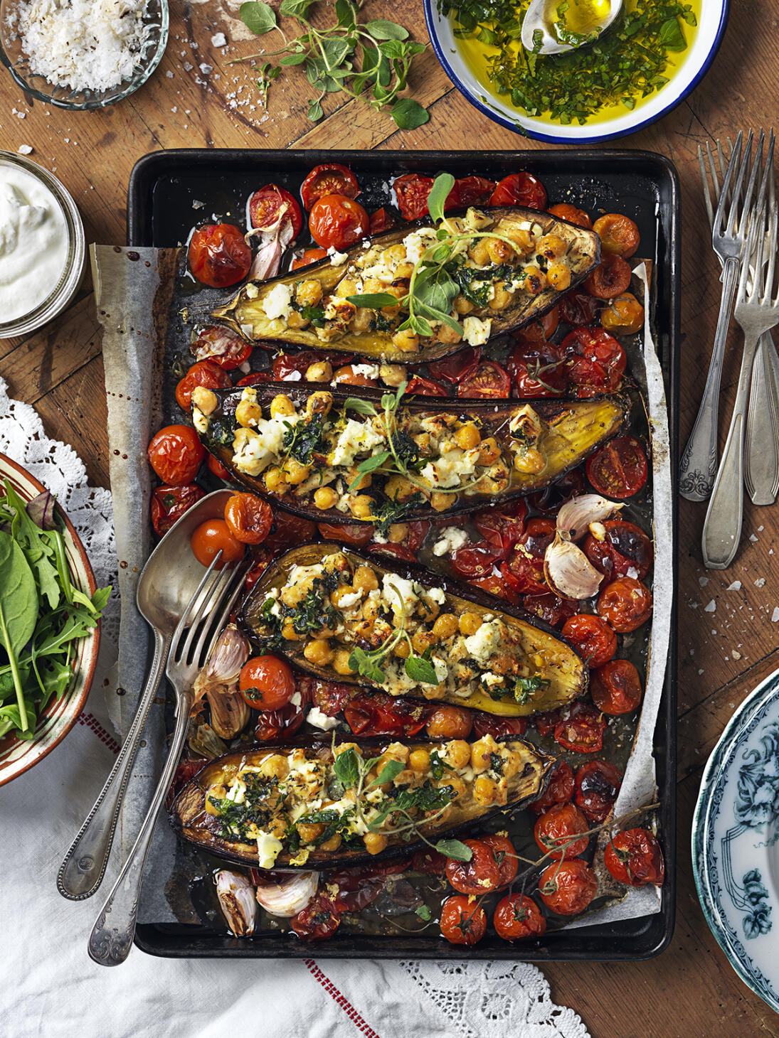 Auberginer i ugn med kikärtor & feta