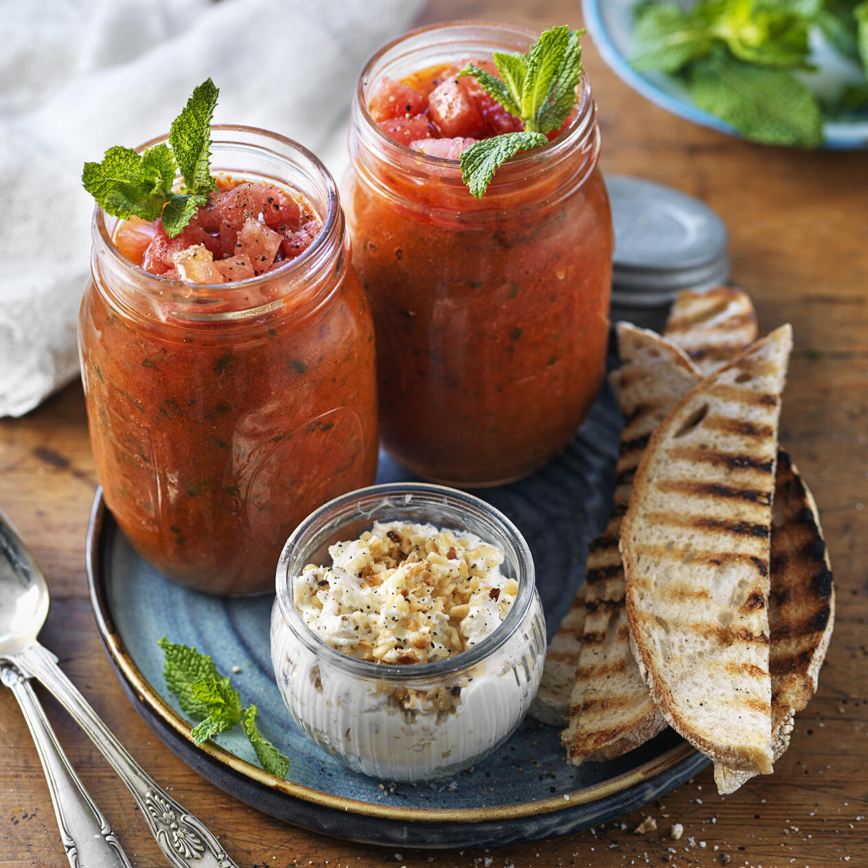 Melongazpacho med getostkräm