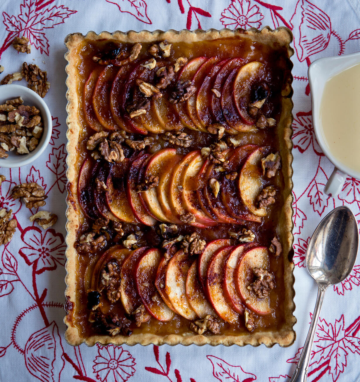 Fransk äppel- och valnötspaj