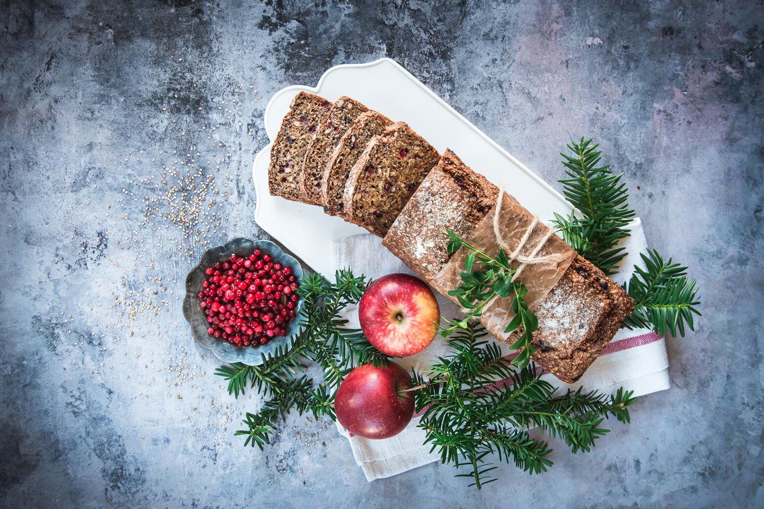 Filmjölksbröd med råg och lingon