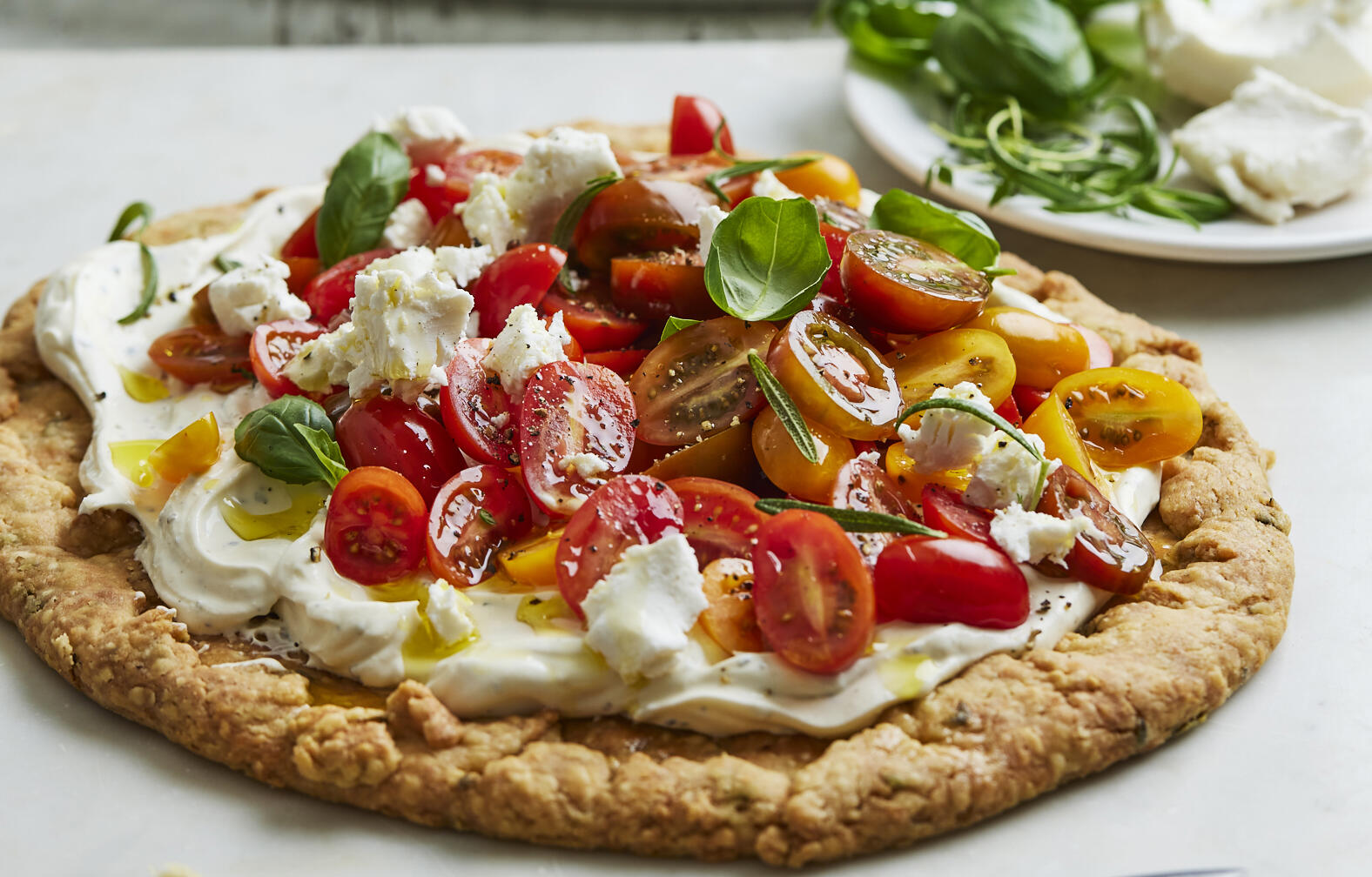 Paj med ostkräm och söta tomater