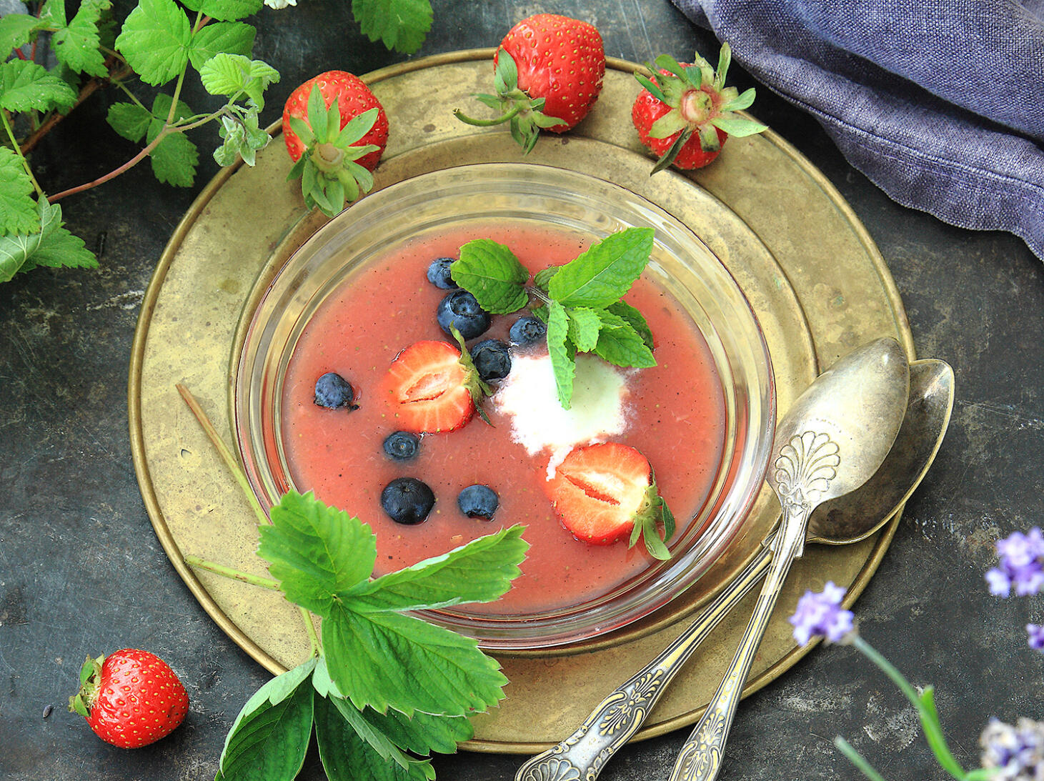Söt gazpacho med  melon och jordgubbar