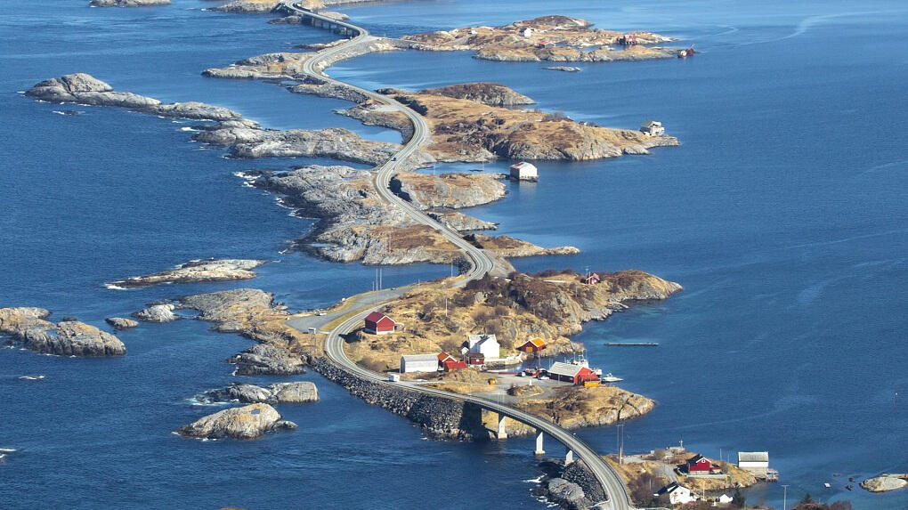 Atlanterhavsvelen har beskrivits som världens vackraste väg.