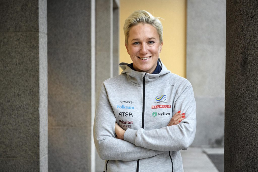 – Medan pappa låg på sjukhuset berättade jag för honom att vi bara var två slutkandidater kvar till tjänst­en som förbunds­kapten. Det var synd att han inte fick vara med och se det hända, berättar Kajsa.