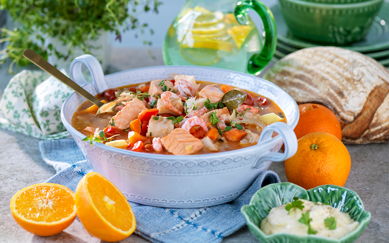 Lättlagad fiskgryta med körsbärstomater