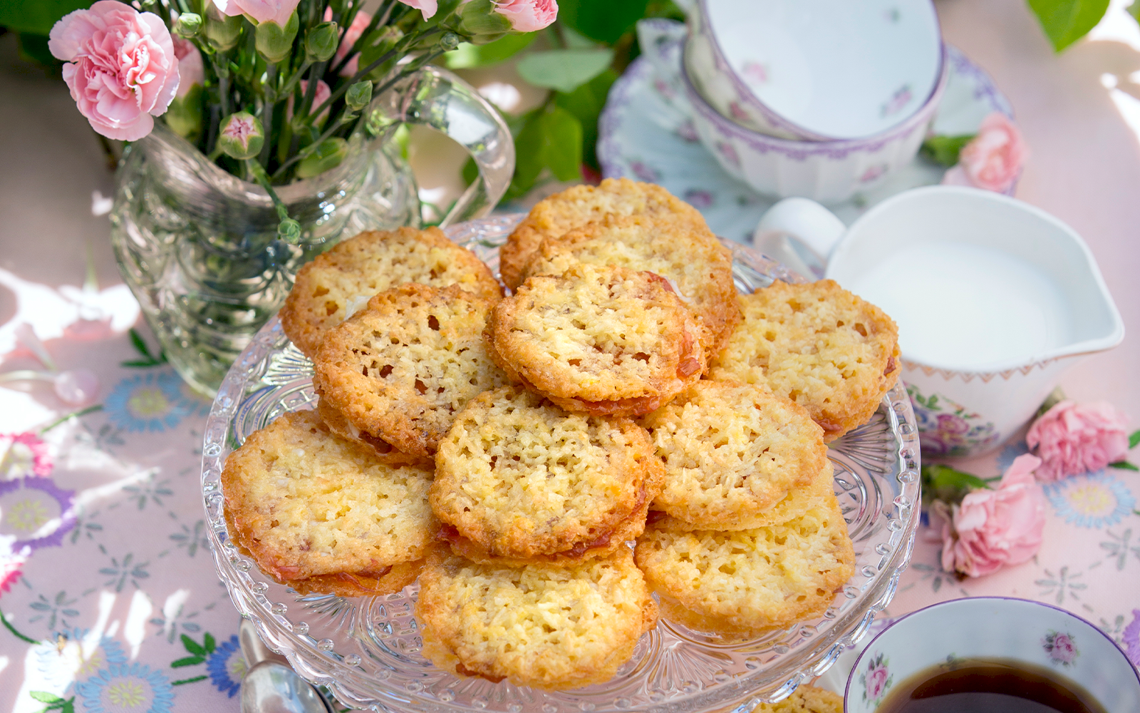 Glutenfria kokosflarn med smörkräm och rabarber 