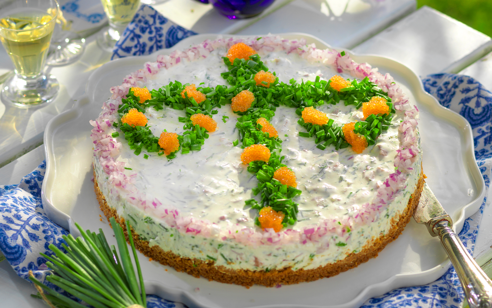 Matjestårta med midsommardekoration