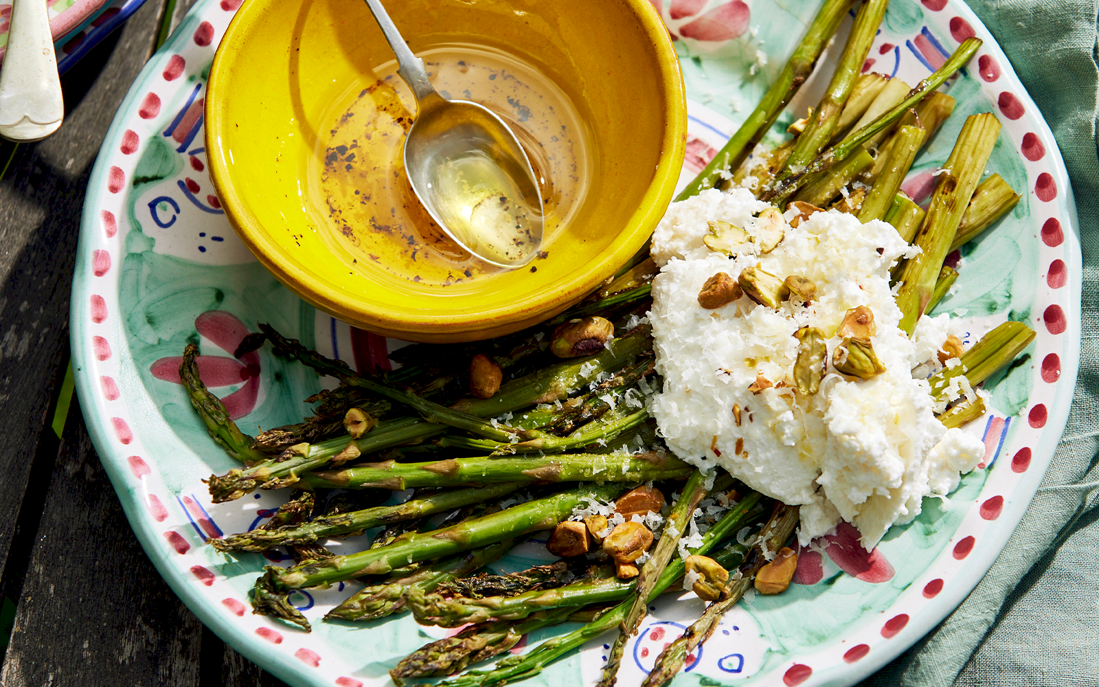 Grillad sparris med färskost