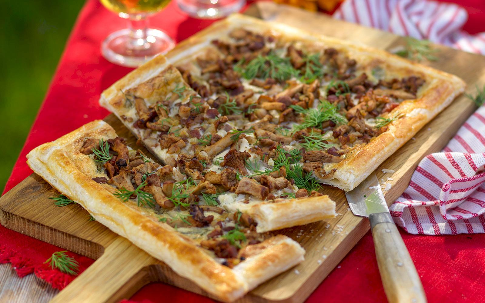 Kantarellflarn med bacon och dill