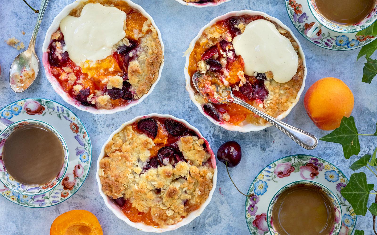 Aprikos- och körsbärspaj med smultäcke