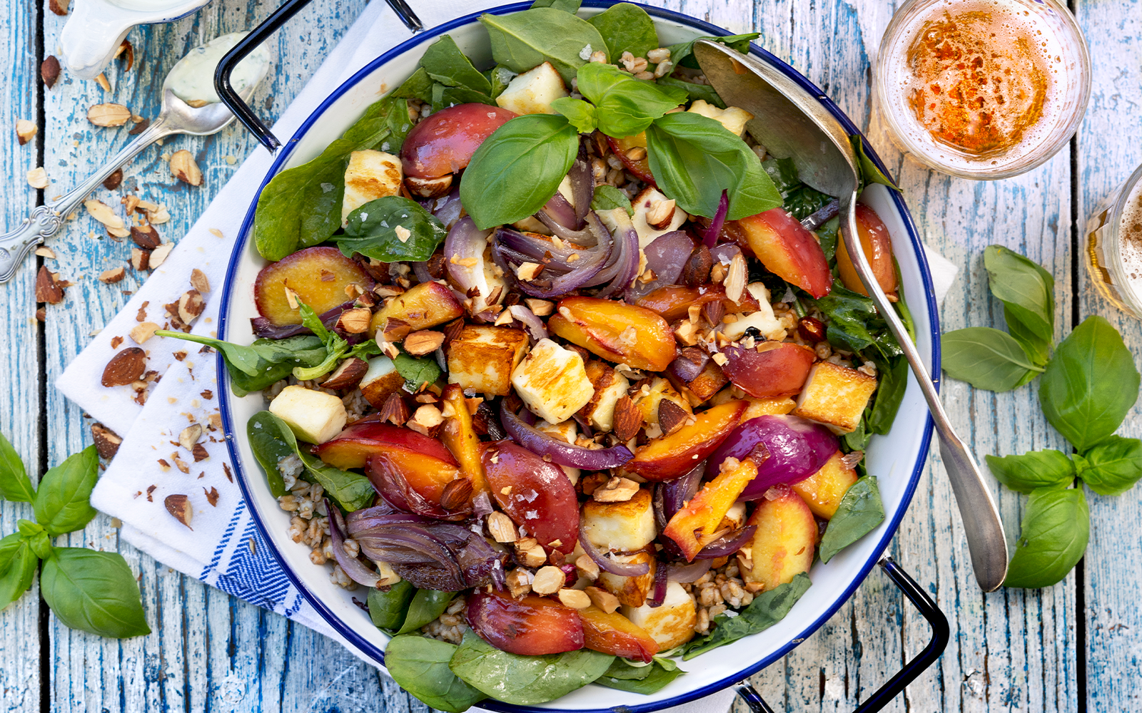 Sallad med halloumi och nektariner