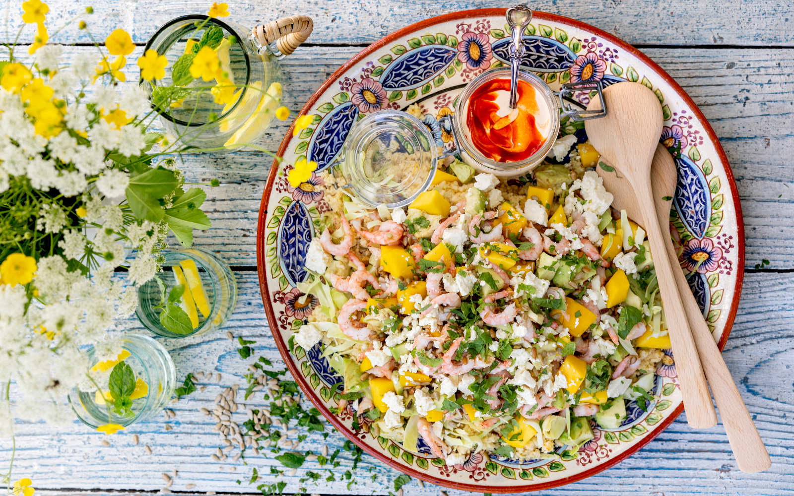 Räk- och mangosallad med srirachamajonnäs