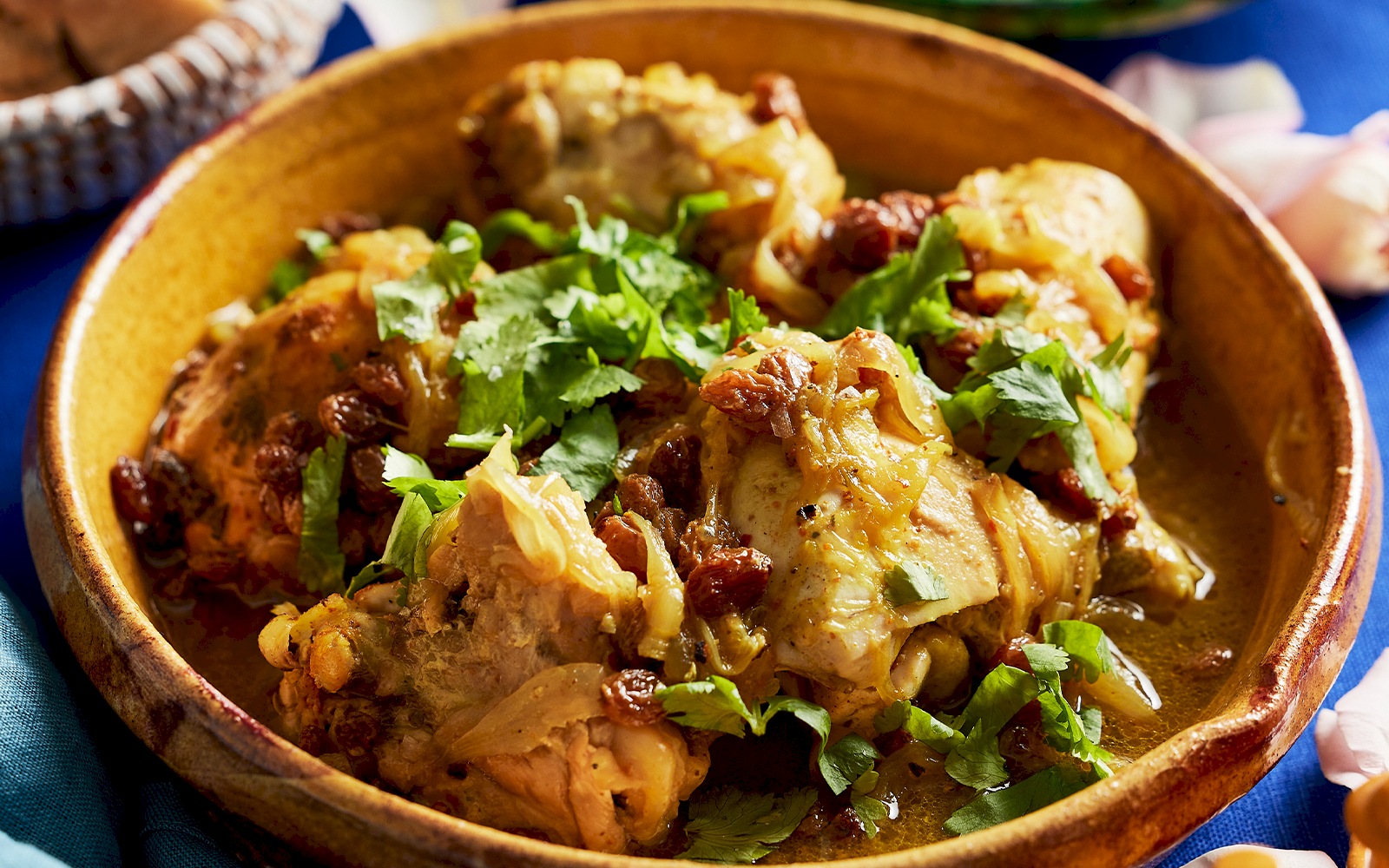 Kycklinggryta med russin och lök