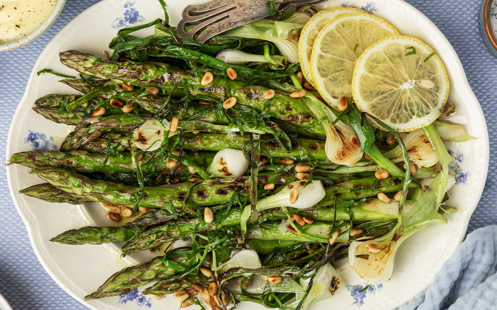 Grillad sparris och citronhollandaise