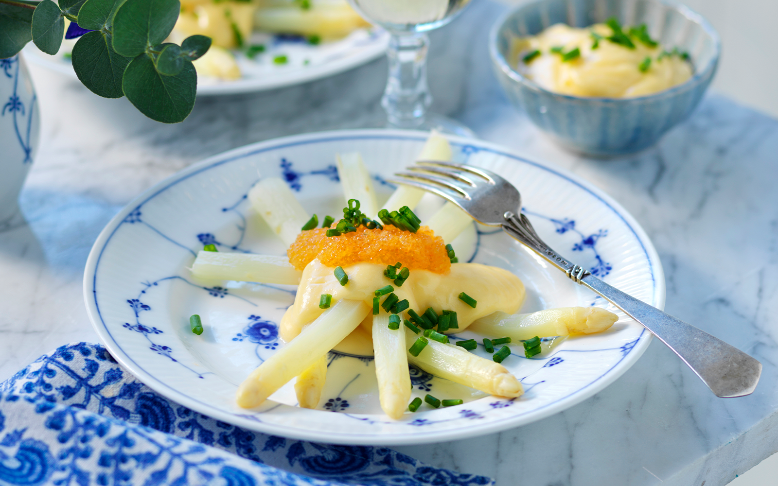 Vit sparris med hollandaisesås